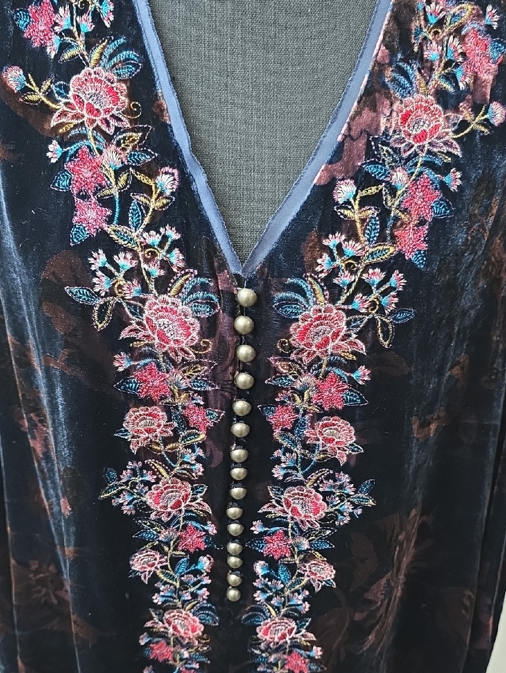 Sundance Navy Blue Garment - Picture 5 of 8